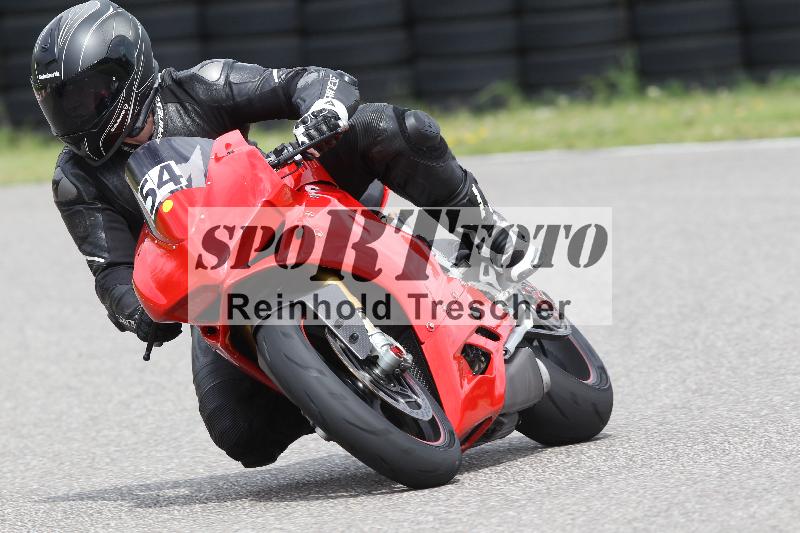 Archiv-2025/10 23.04.2025 Cornu Master School ADR/rot-rouge/54